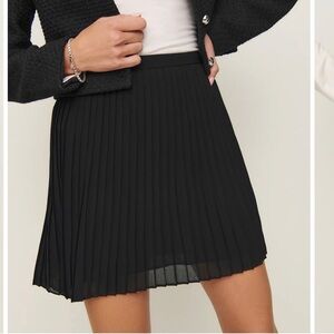 Reformation Lovell Skirt Black Pleated Mini Size M NWOT